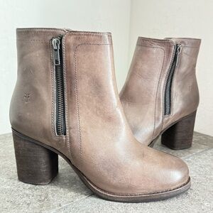 NEW FRYE Addie Double Zip Brown Leather Block Heel Women’s Booties Size 7B